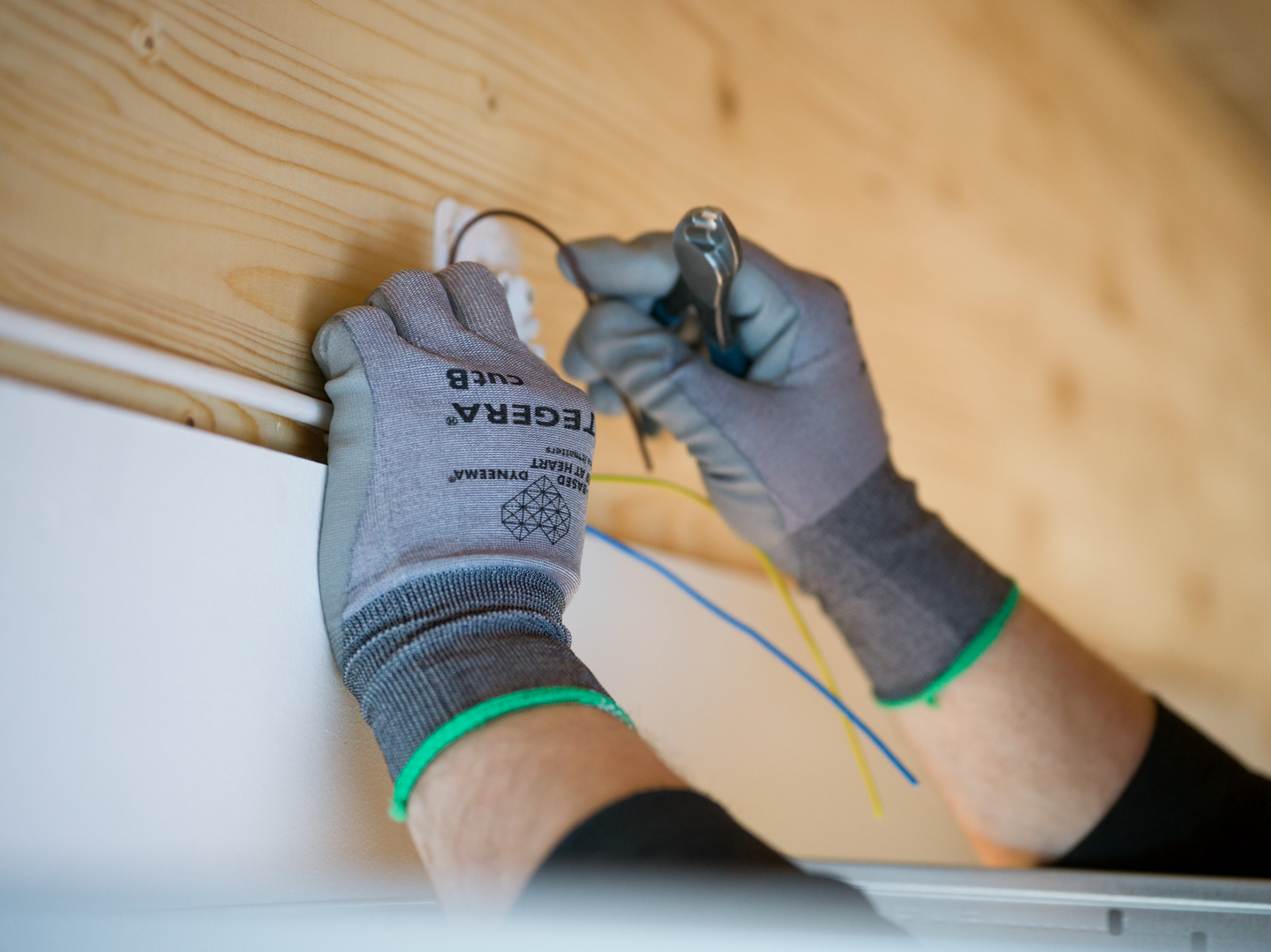 HANDSKE 909 TEGERA STL 10