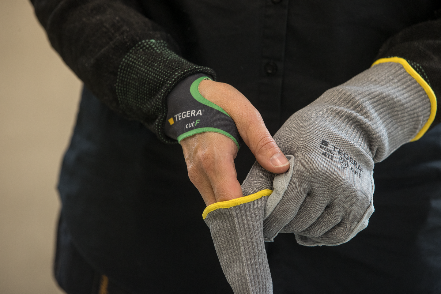Synteettiset käsineet Tegera 411 CRF koko 6