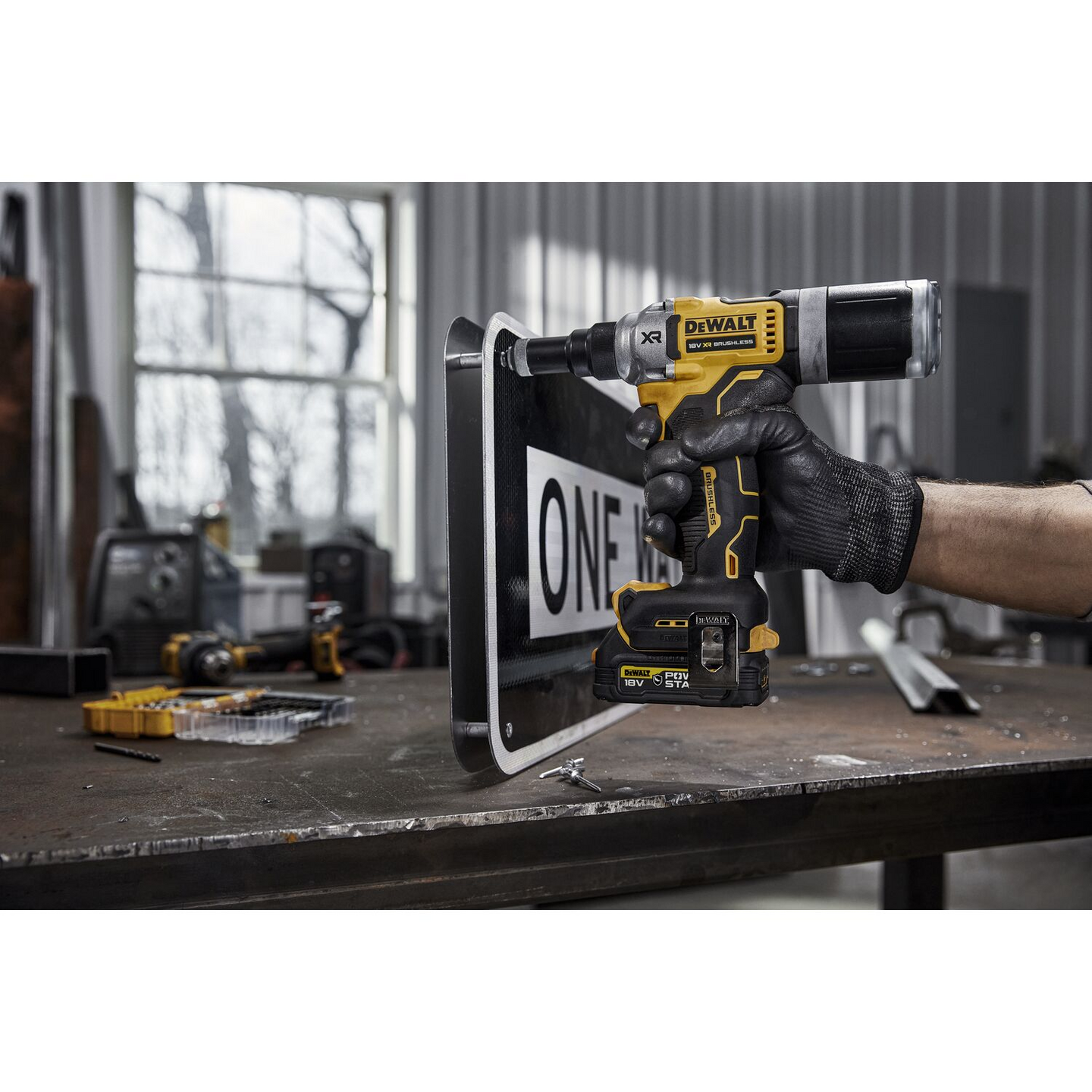 Akkuvetoniittikone DeWalt DCF414NT 18V XR 6,3mm runko