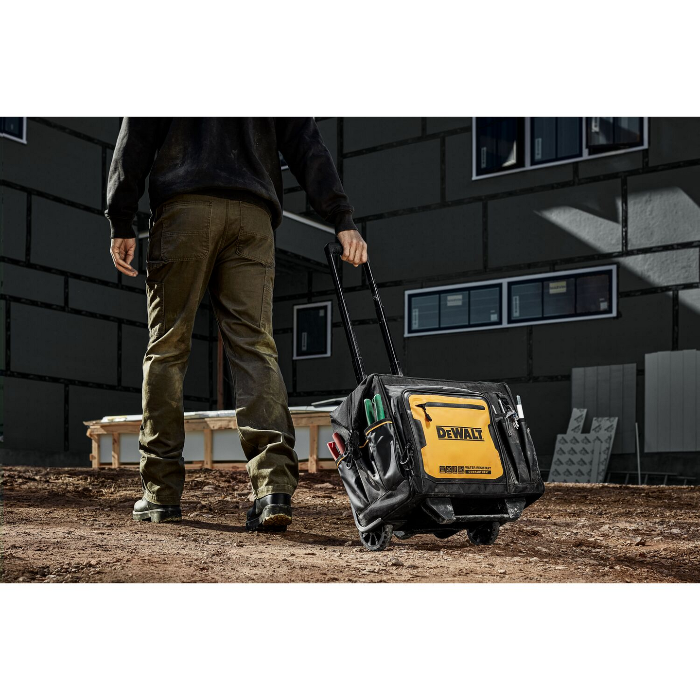 Työkalulaukku Dewalt pyörillä