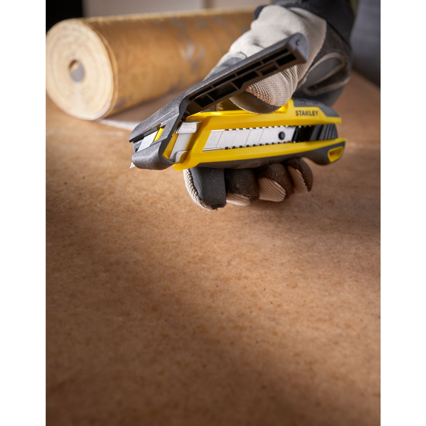 Katkoteräveitsi Stanley 18mm liukuvalla lukituksella