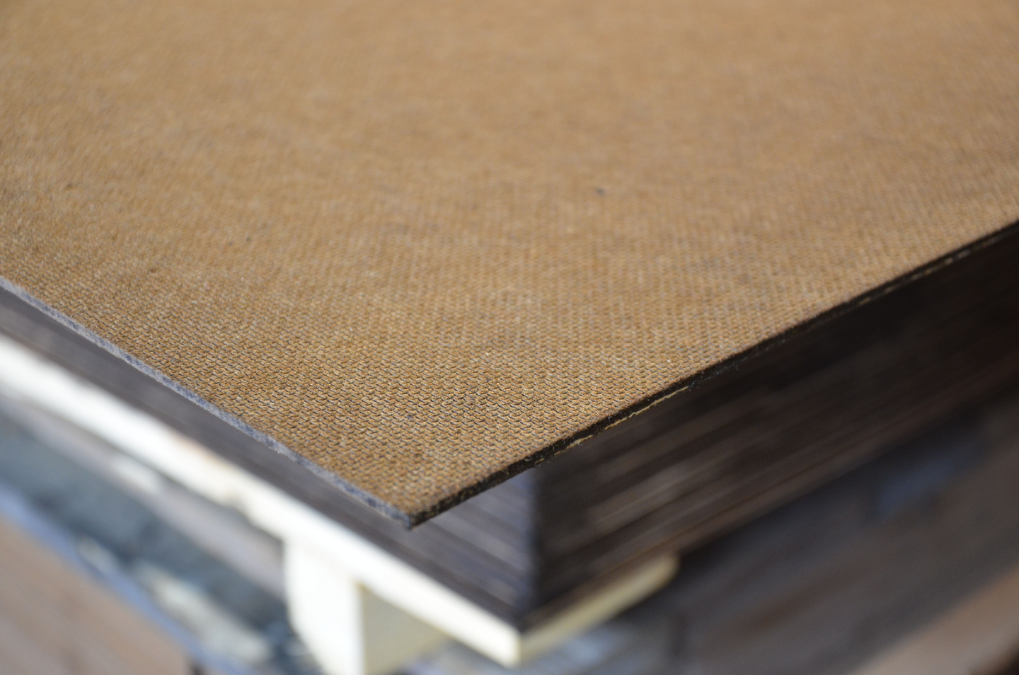 Huntonit sutakplate asfaltimpregnert  3,2x1240x1600mm - Byggma