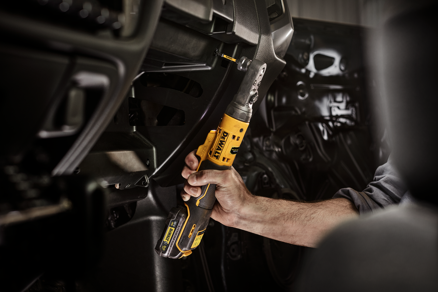 Akkuräikkäväännin DeWalt DCF500L2G 12V 1/4" ja  3/8" 2X3,0Ah