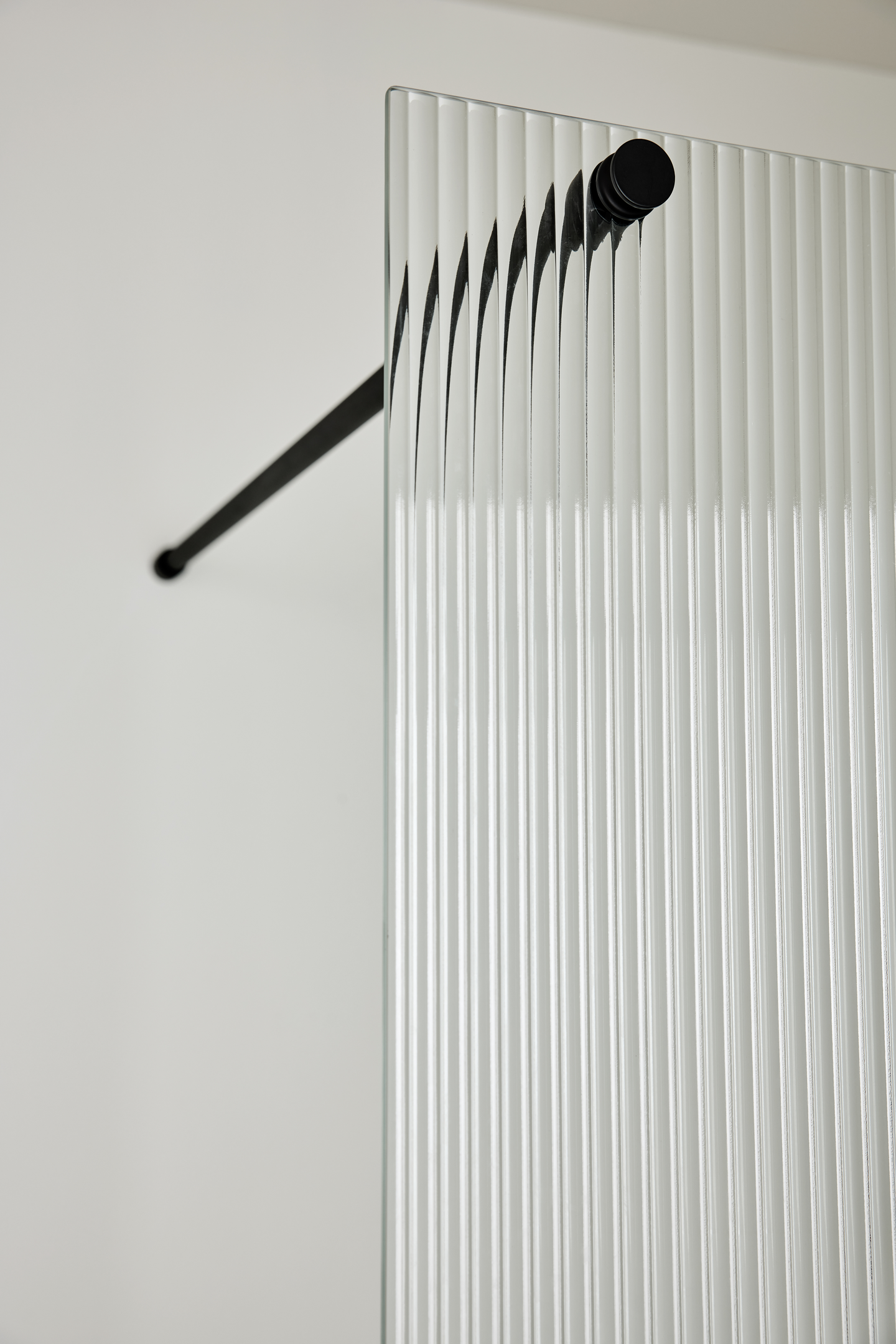 DUSCHVÄGG NORO FROST DV 900 SVART, LINJEGLAS