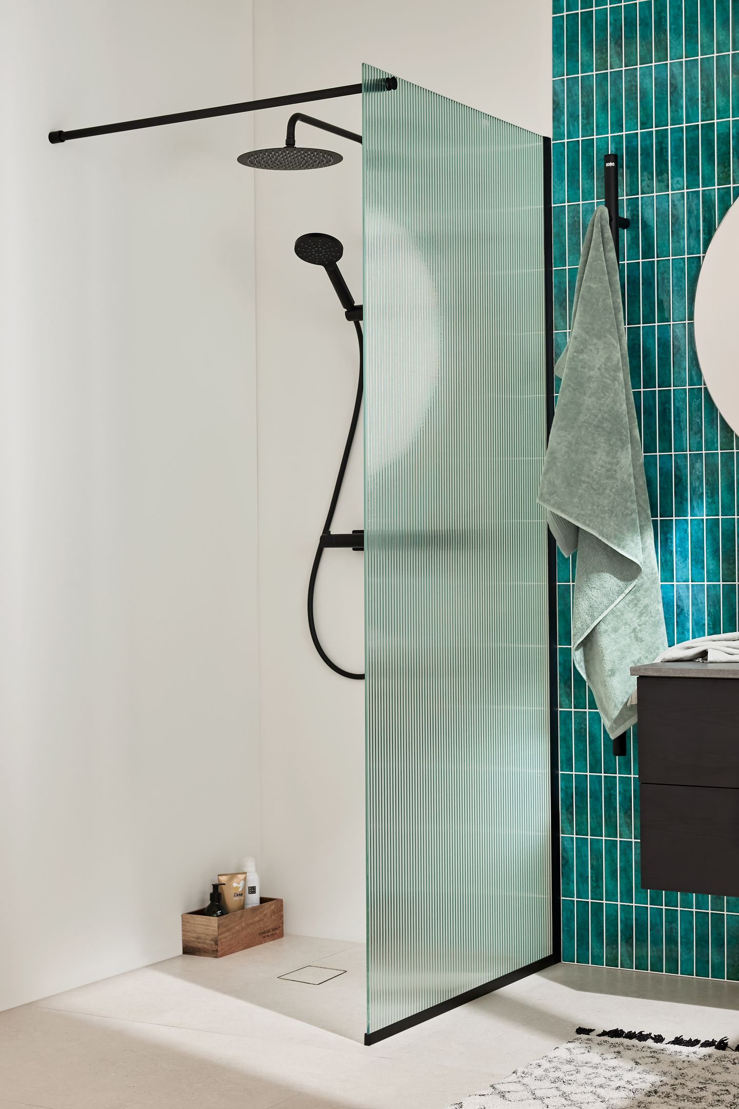 DUSCHVÄGG NORO FROST DV 900 SVART, LINJEGLAS