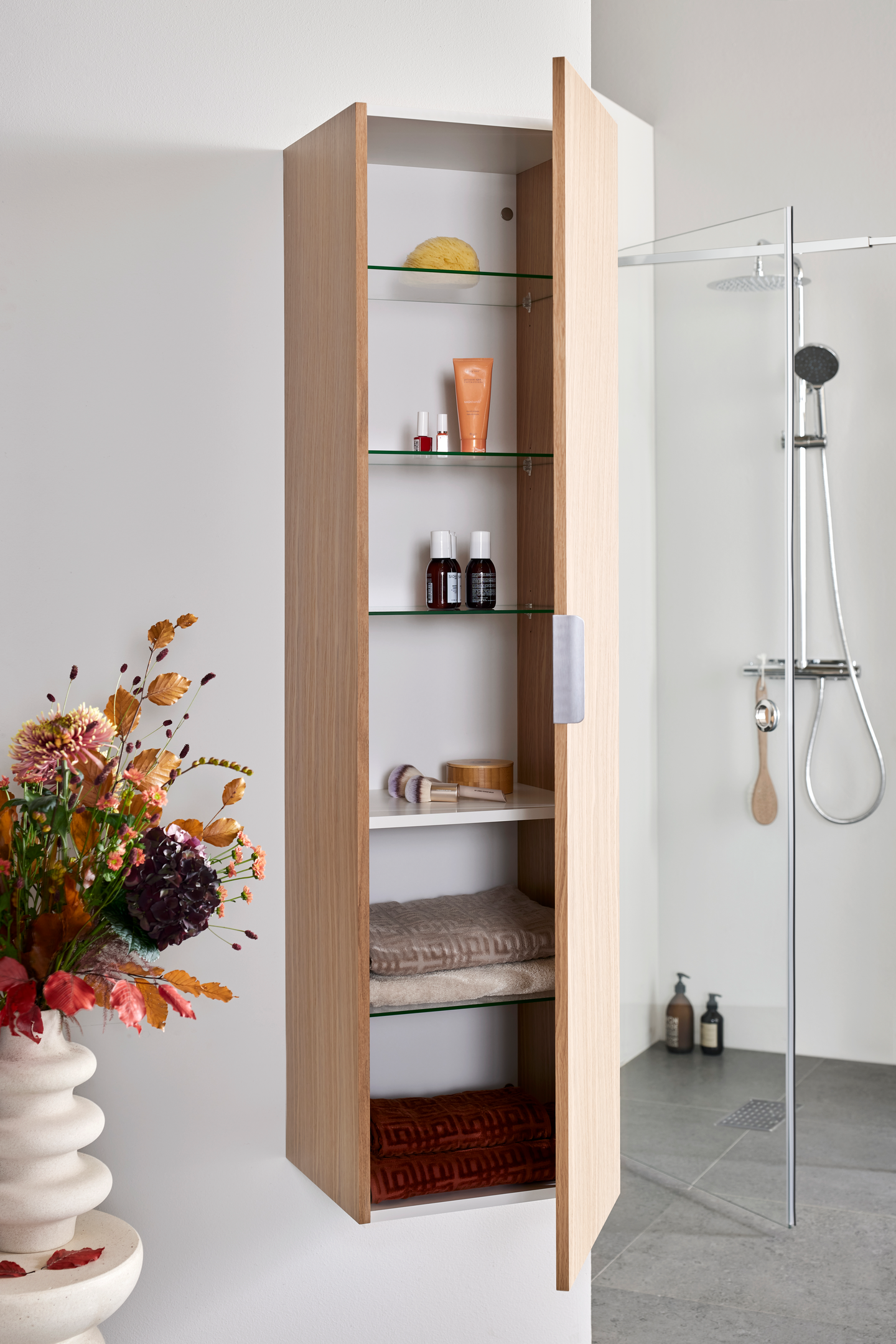 HÖGSKÅP HAFA GO LJUS EK