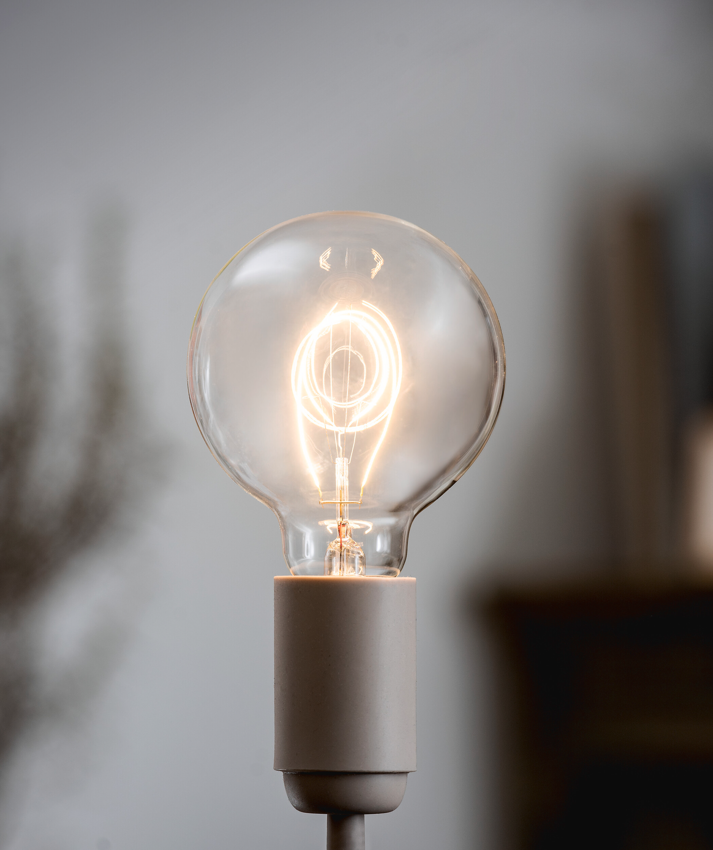 Led-lamppu Airam Roosa nauha pallokupu 930 470lm E27