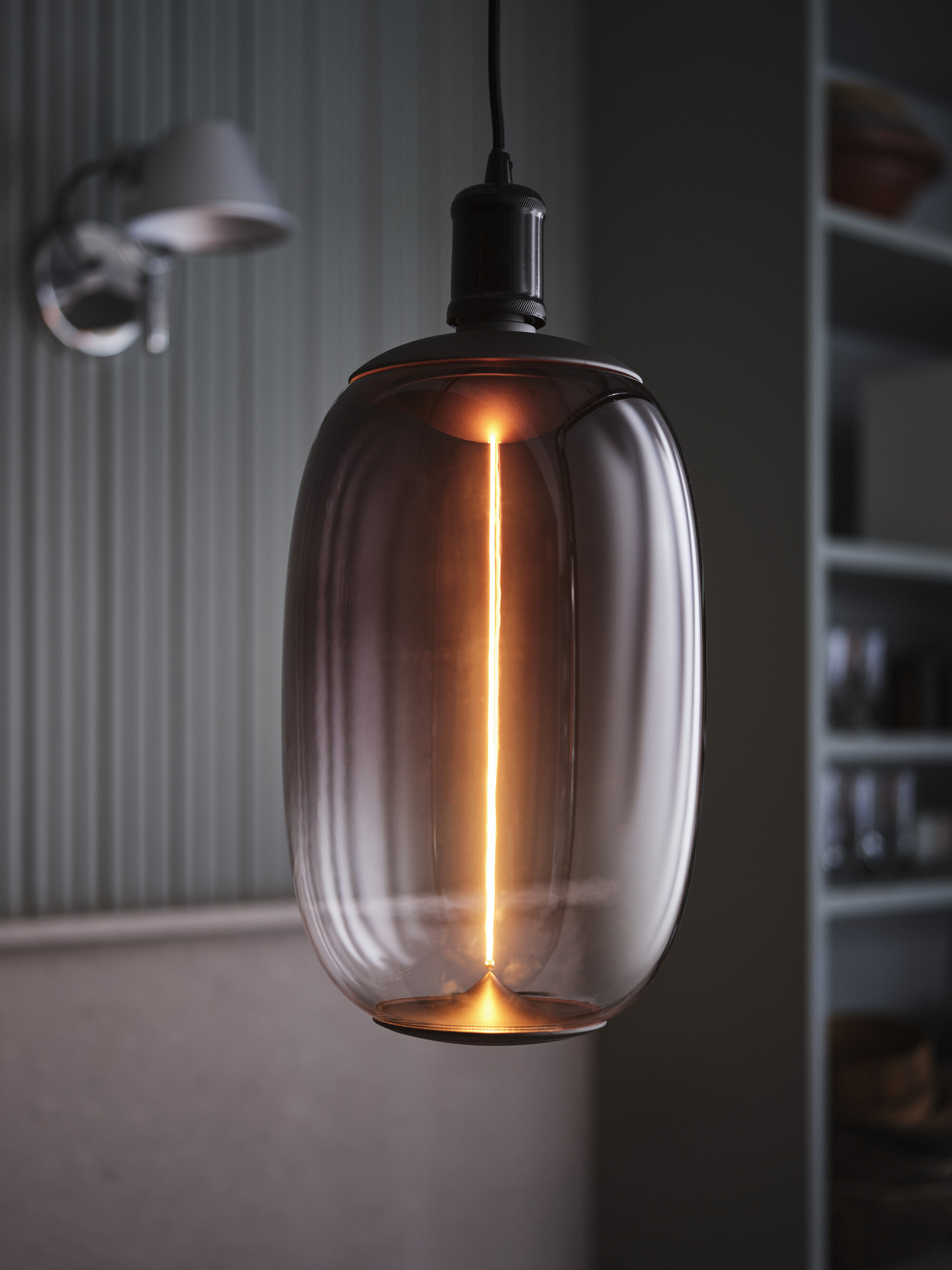 Sisustuslamppu OSRAM Vintage1906 Elipse Oval Smoke E27 1800K Magnetic-filamentti