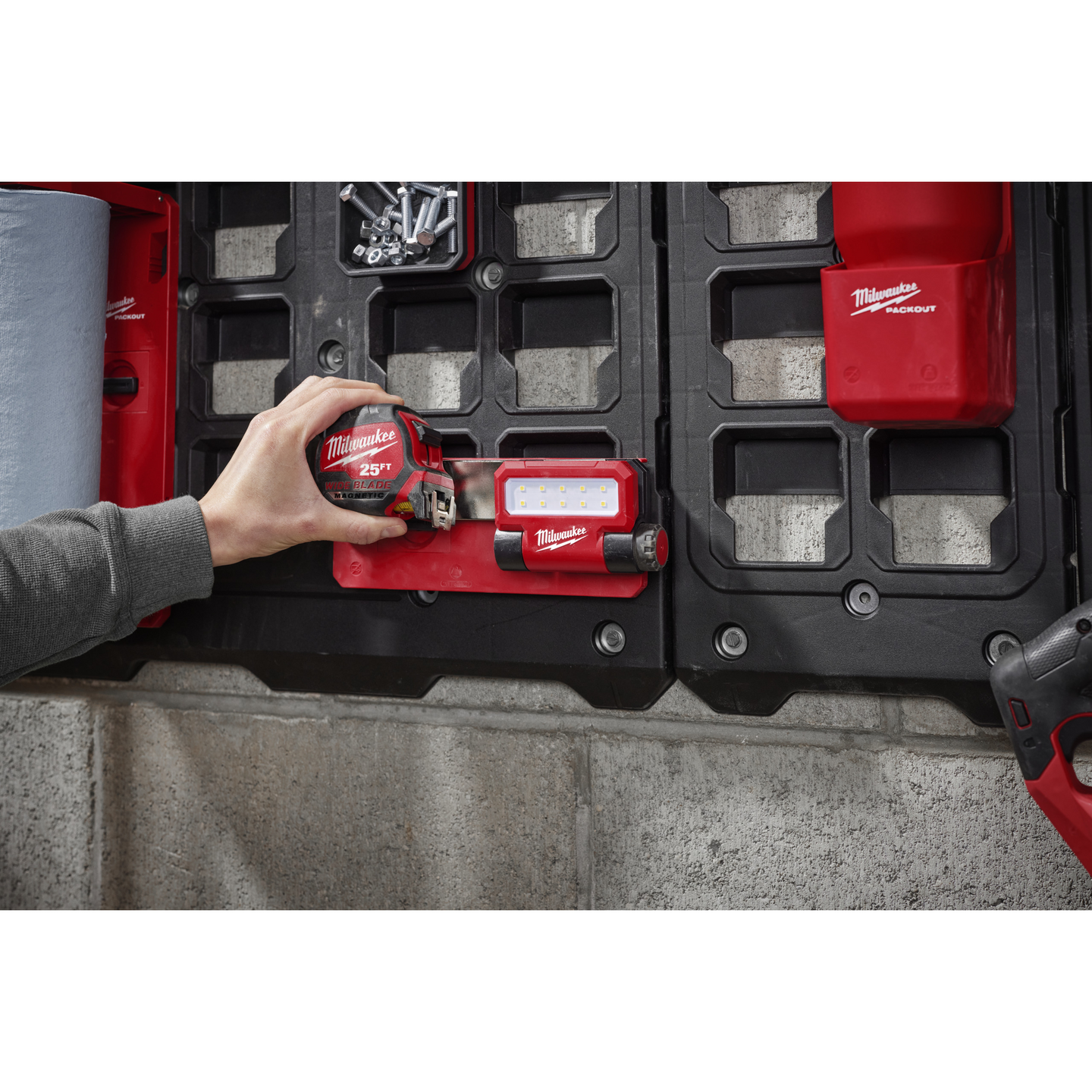 HÄNGARE MILWAUKEE PACKOUT BÄLTESKLÄMMOR