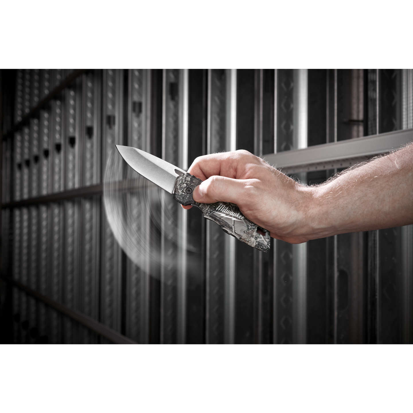 FÄLLKNIV MILWAUKEE FASTBACK FAST BLAD, CAMOUFLAGE