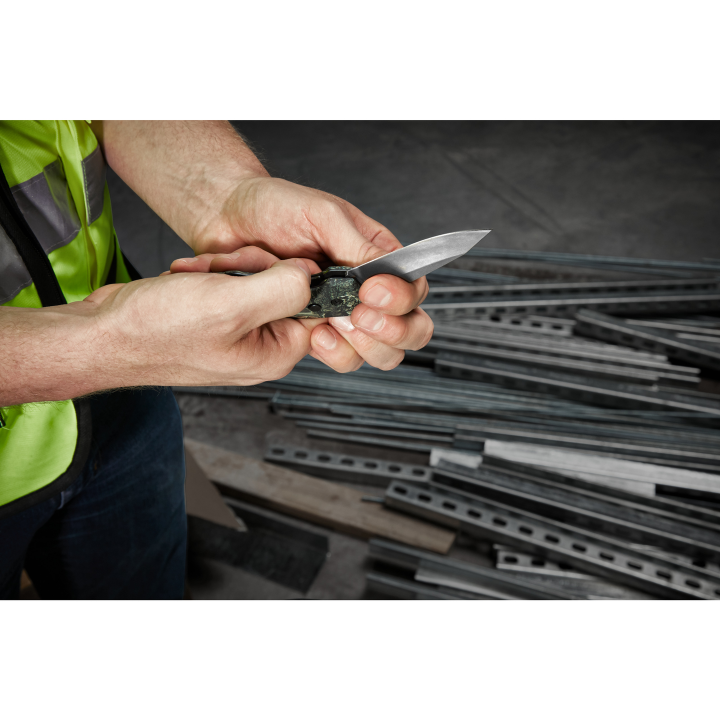 FÄLLKNIV MILWAUKEE FASTBACK FAST BLAD, CAMOUFLAGE