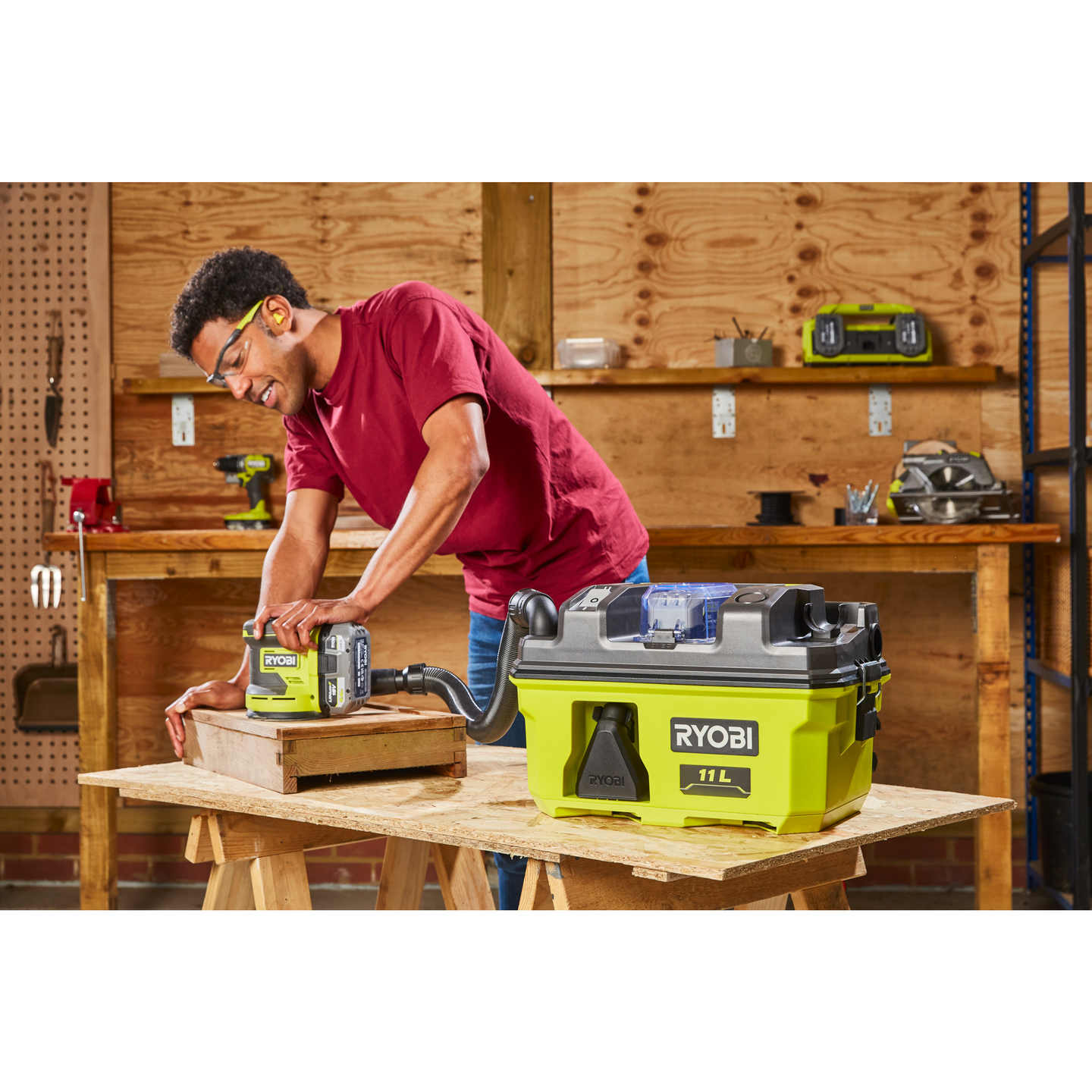 VÅT- RYOBI OCH TORRDAMMSUGARE RV1811