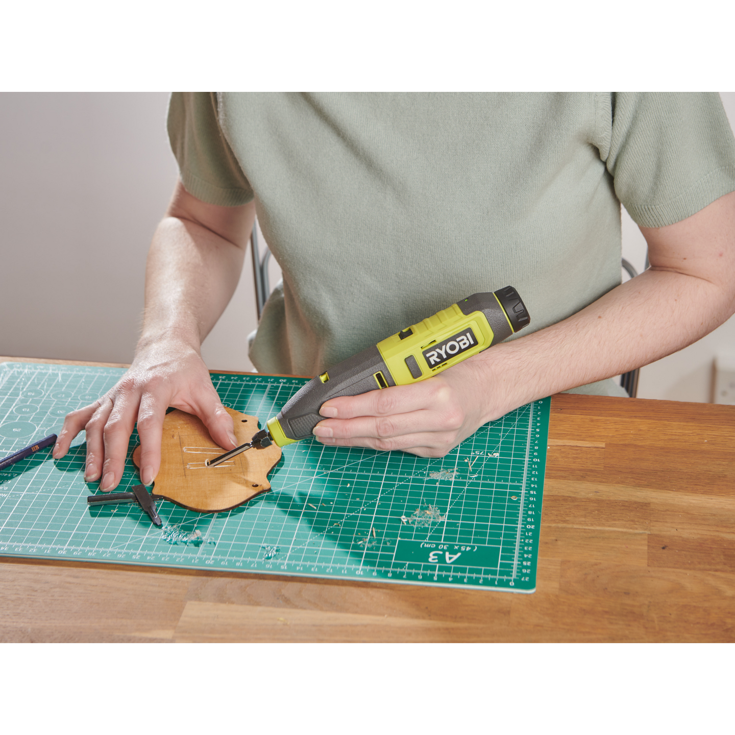 STÄMJÄRN RYOBI RPC4-0