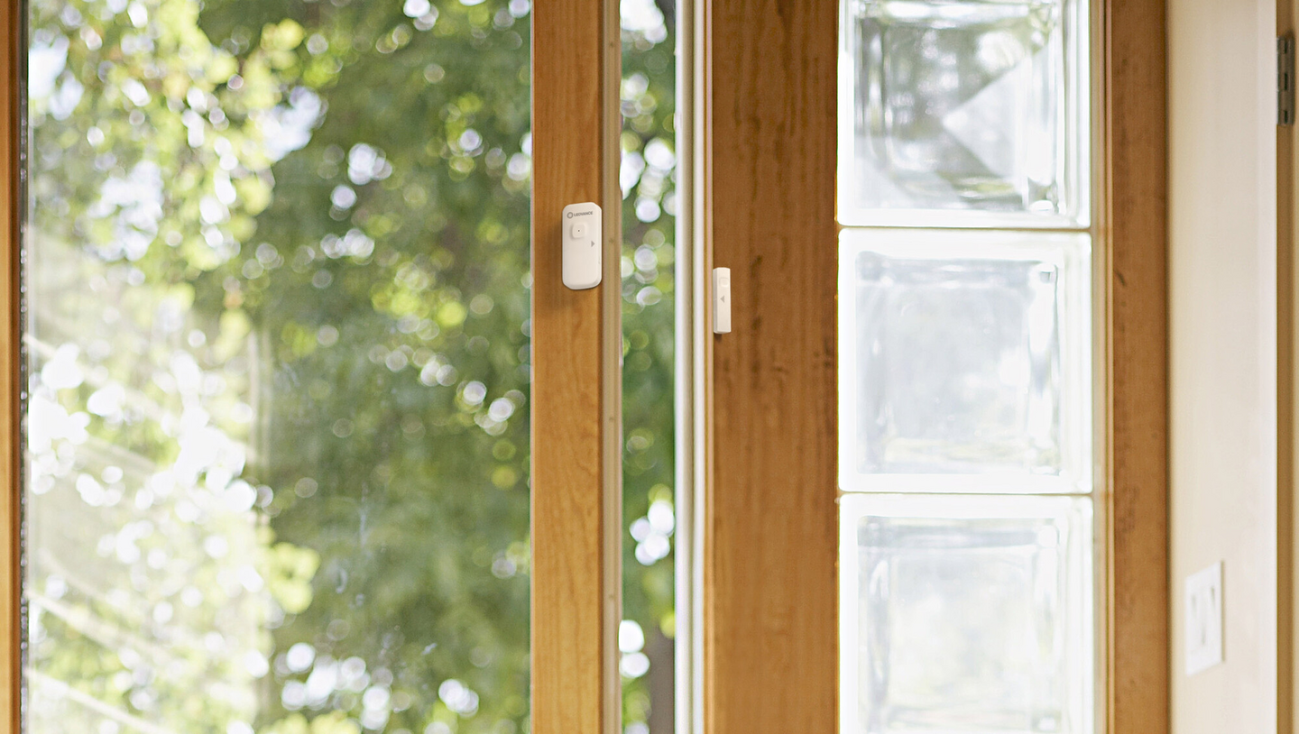 Ovitunnistin LEDVANCE SMART+ WiFi Contact Sensor USB-C ladattava valkoinen