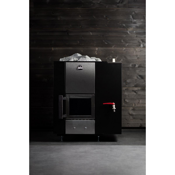 Puukiuas Narvi Kuru 20 vesisäiliö oikealla