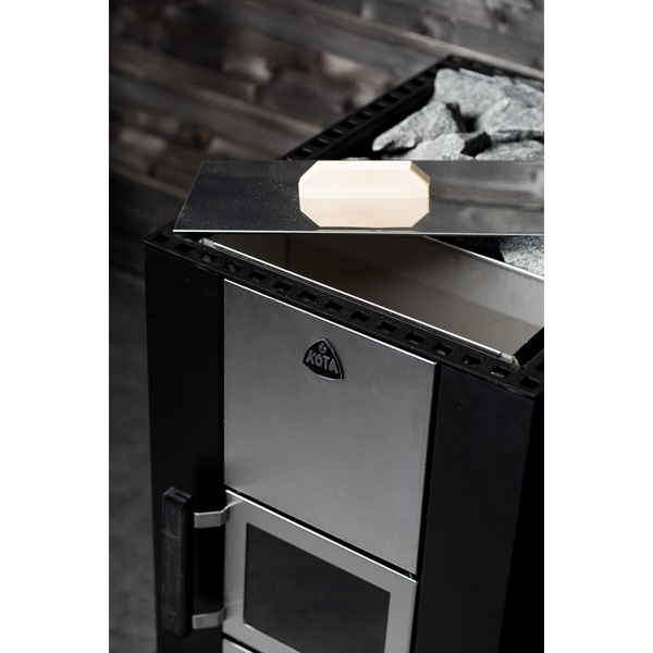 Puukiuas Narvi Kuru 20 vesisäiliö oikealla