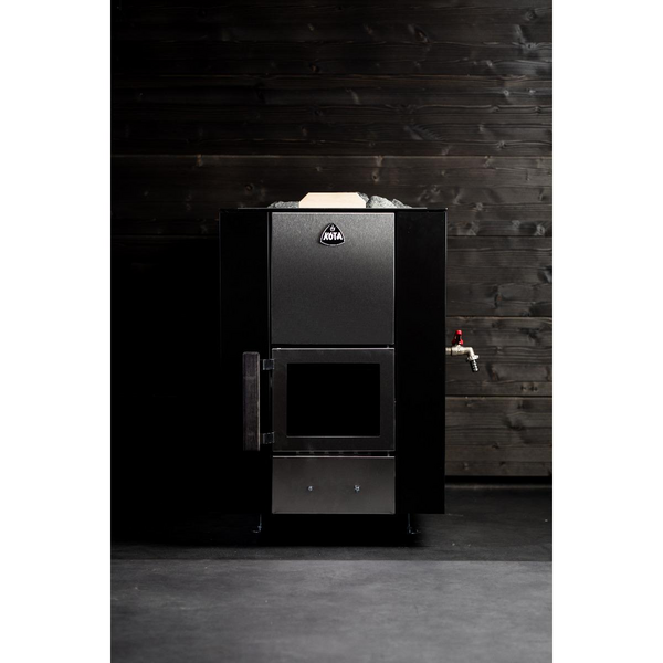 Puukiuas Narvi Kuru 20 vesisäiliö oikealla