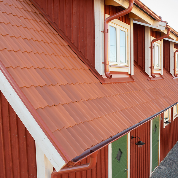 TAKPANNA BENDERS HÖGANÄS STRÄNGPRESSAD, 2-KUPIG NATURRÖD