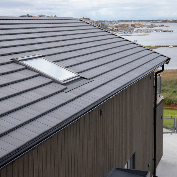 TAKTEGEL BENDERS PIANO LER FALS SKIFFE, PLATT ENGOBERAD SKIFFERSVART