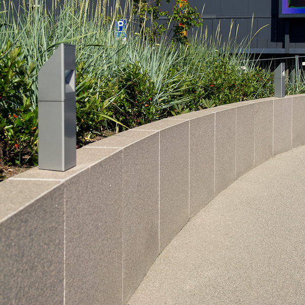 BLOCKSTENMUR BENDERS E ELEG FLX20X130, GRÅ 700-2800X200X1300/1100