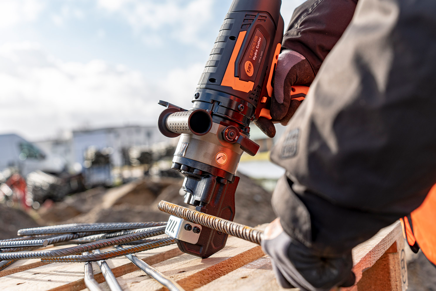 Harjateräsleikkuri TJEP HCS-20B 2x4,0Ah akkua ja pikalaturi