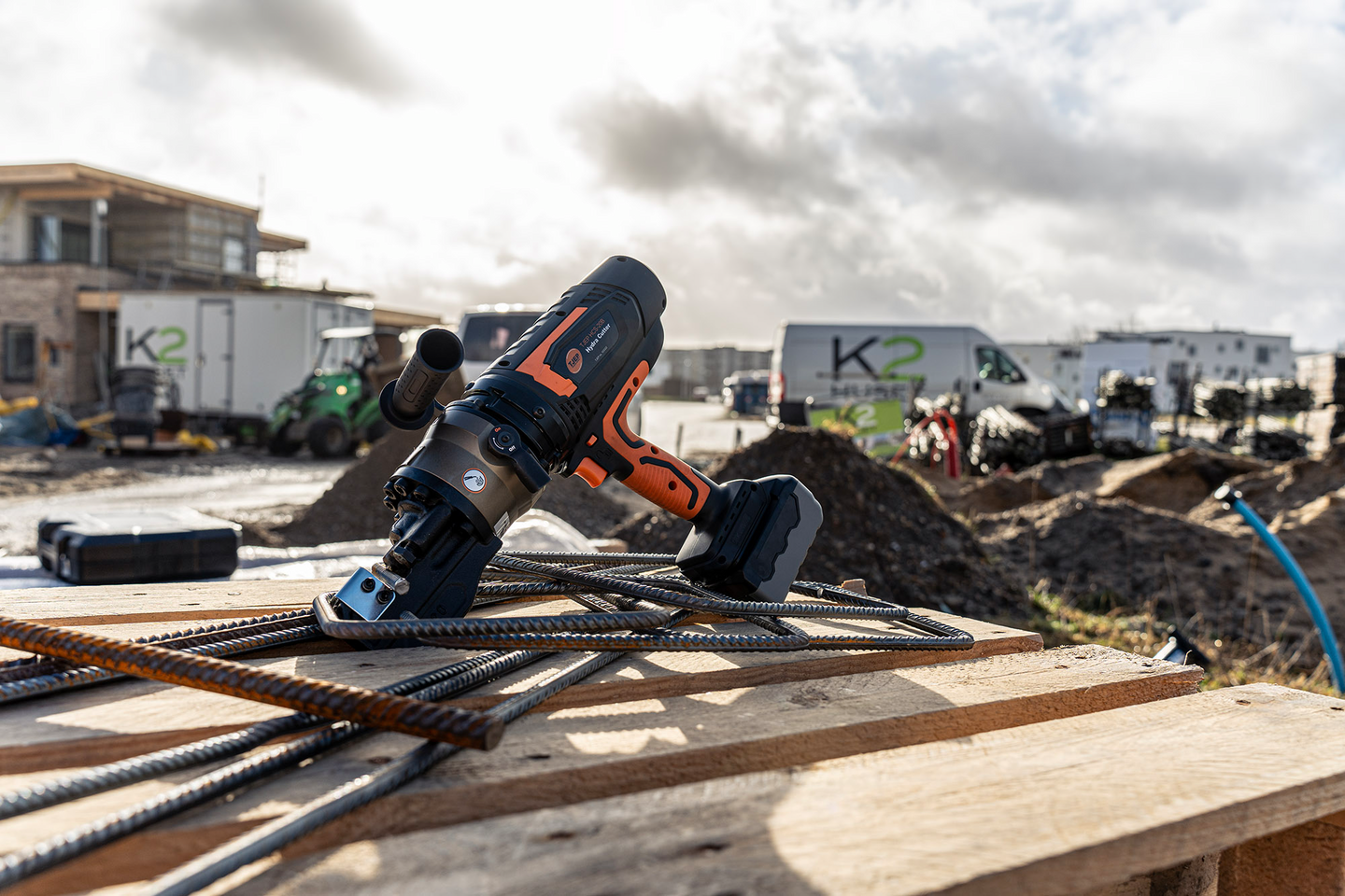 Harjateräsleikkuri TJEP HCS-20B 2x4,0Ah akkua ja pikalaturi