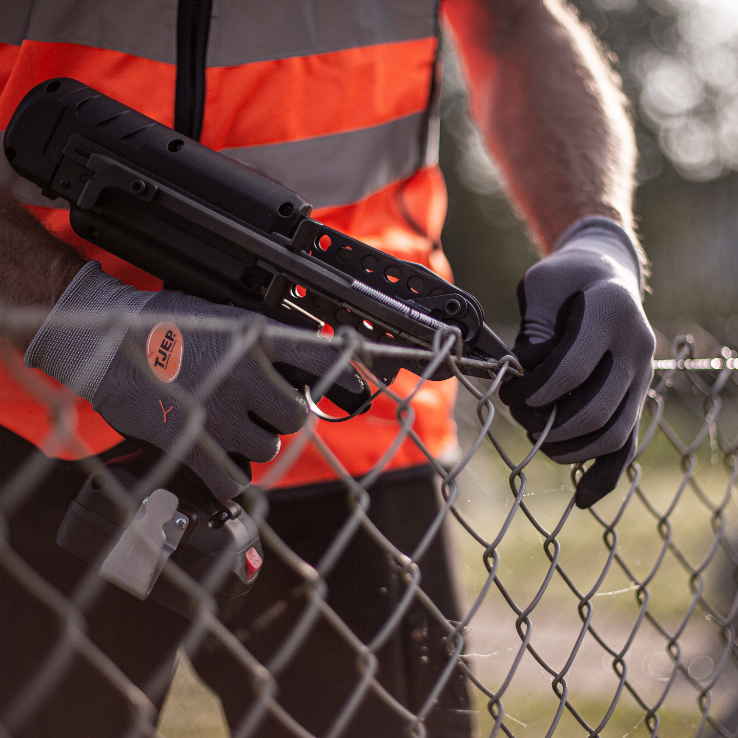 Lankapuristin TJEP CR8/11-24 2x2,5Ah ja laturi