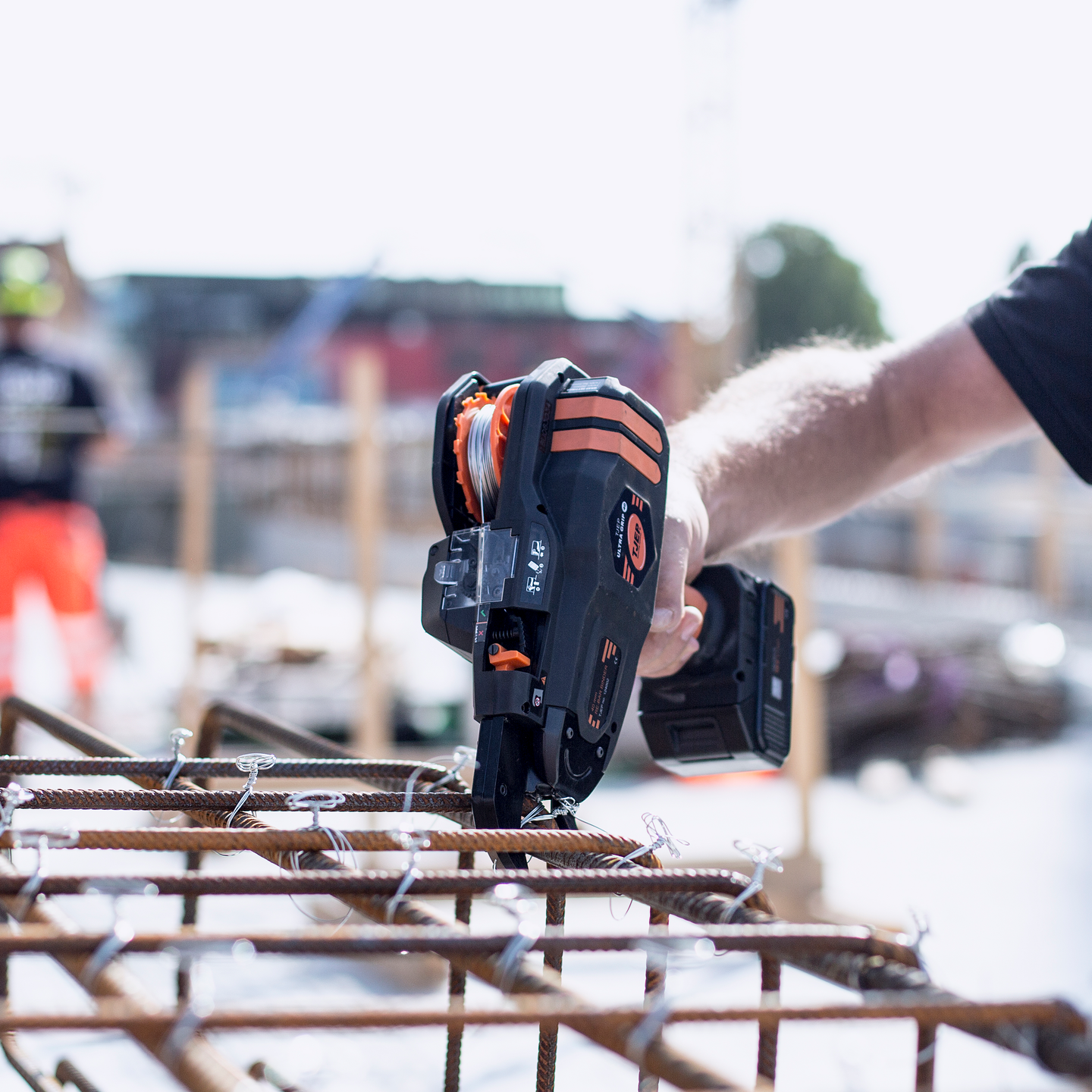 Surrikone TJEP Ultra Grip 40 2x4,0Ah ja laturi