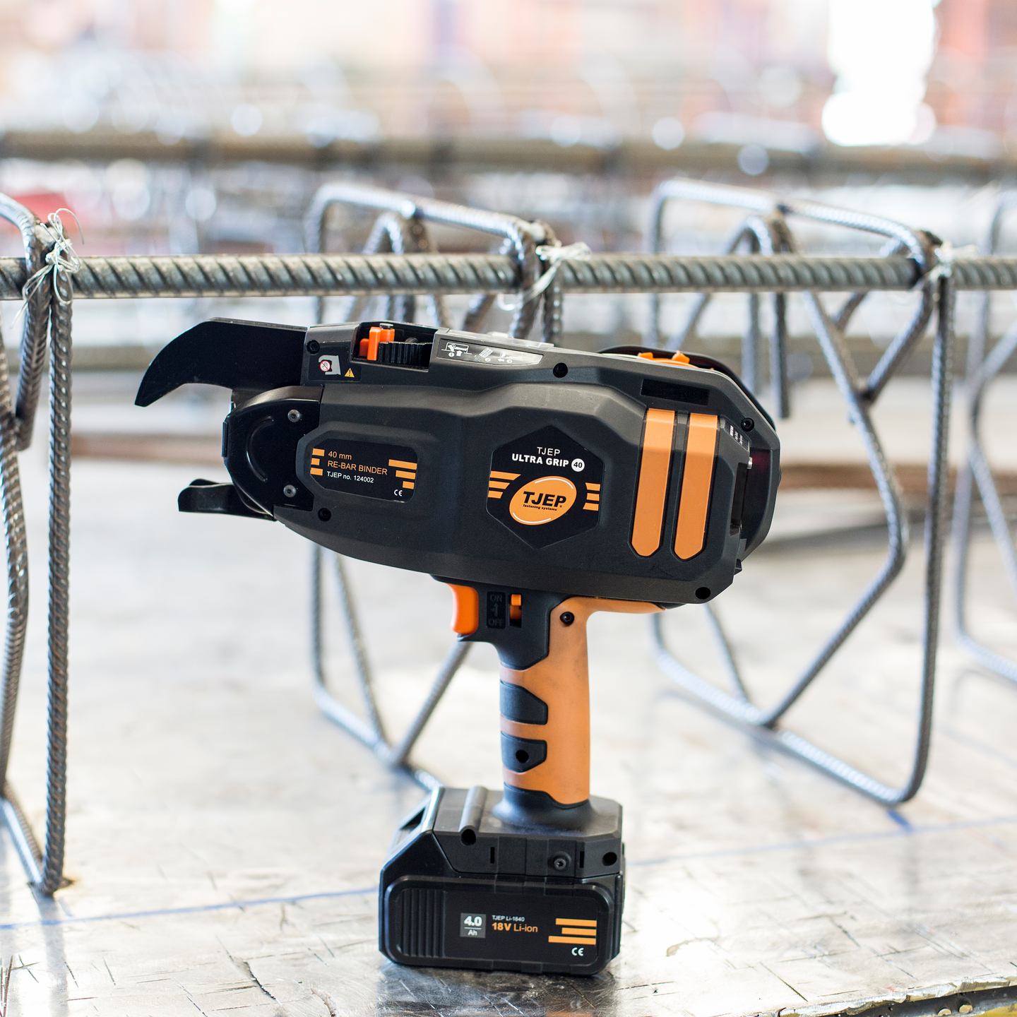 Surrikone TJEP Ultra Grip 40 2x4,0Ah ja laturi