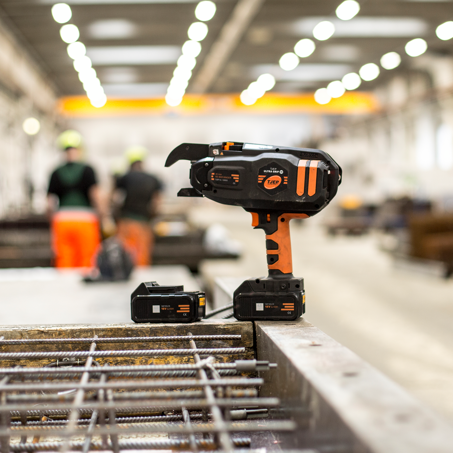 Surrikone TJEP Ultra Grip 40 2x4,0Ah ja laturi