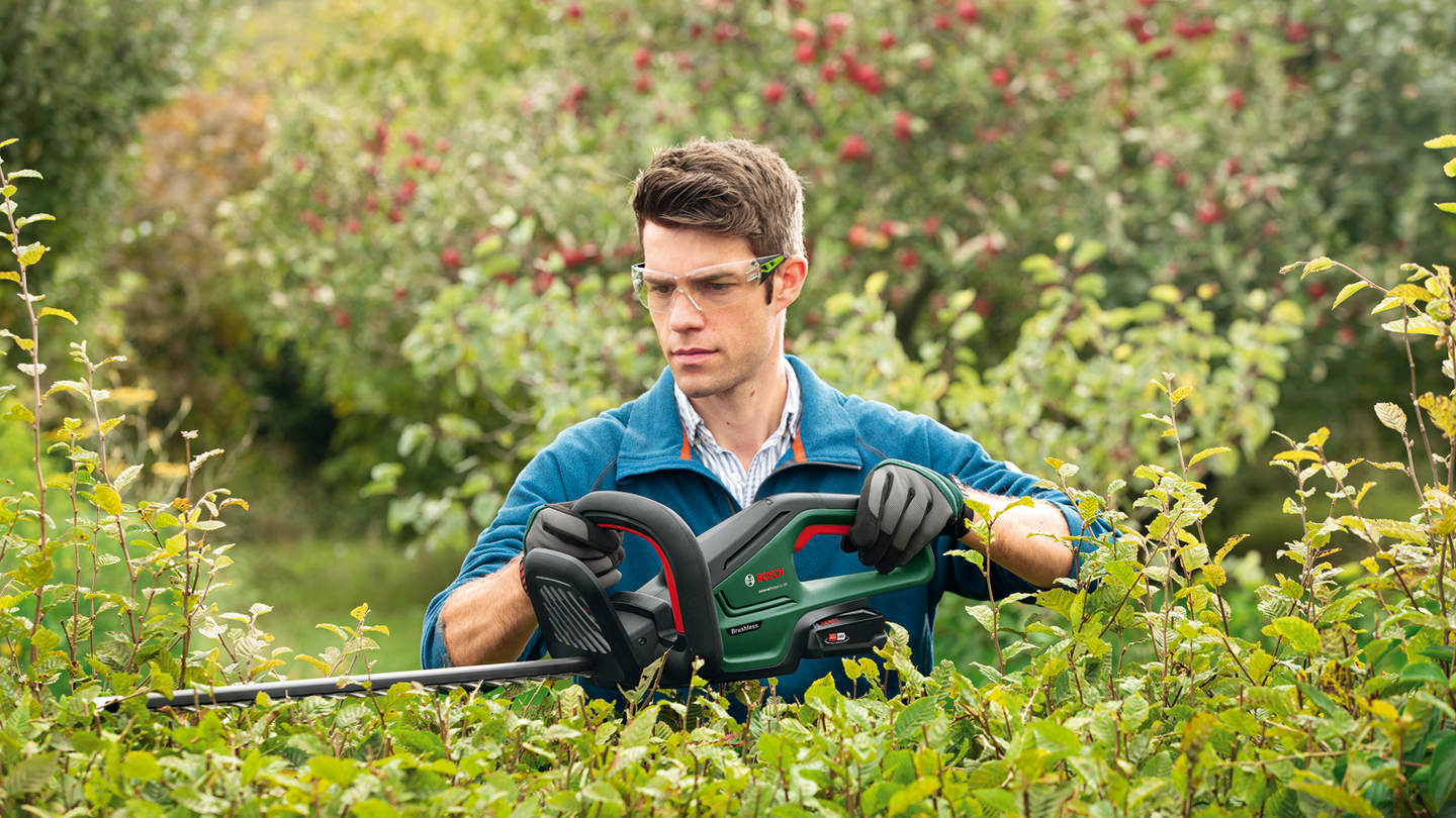 Akkupensasleikkuri Bosch UniversalHedgeCut 18-50 Solo