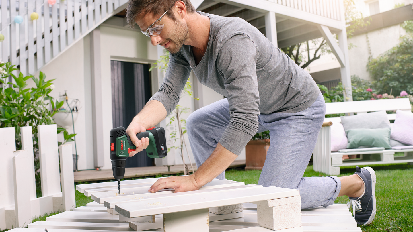 Akkuporakone Bosch UniversalDrill 18V 2x1,5Ah + Systembox