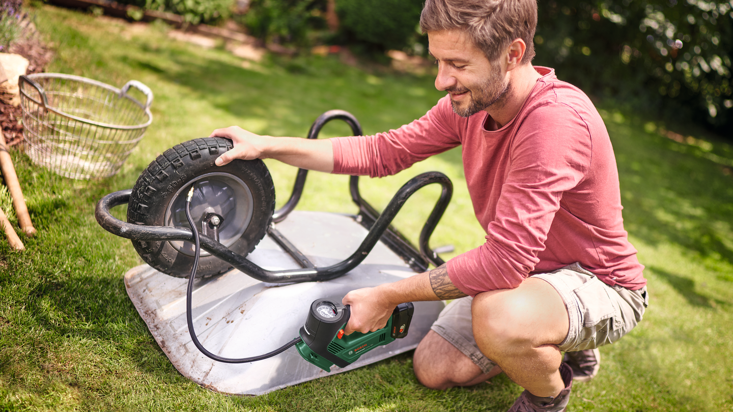 Akkupaineilmapumppu Bosch UniversalPump 18V Solo