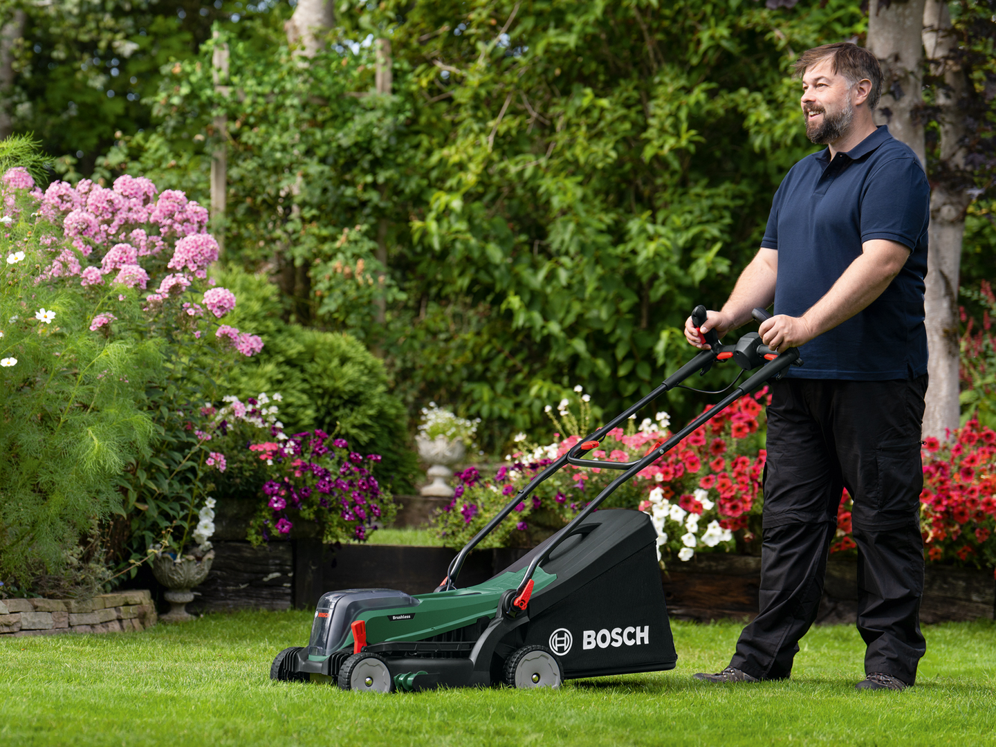 Akkuruohonleikkuri Bosch UniversalRotak 2x18V-37-550 2x4,0Ah