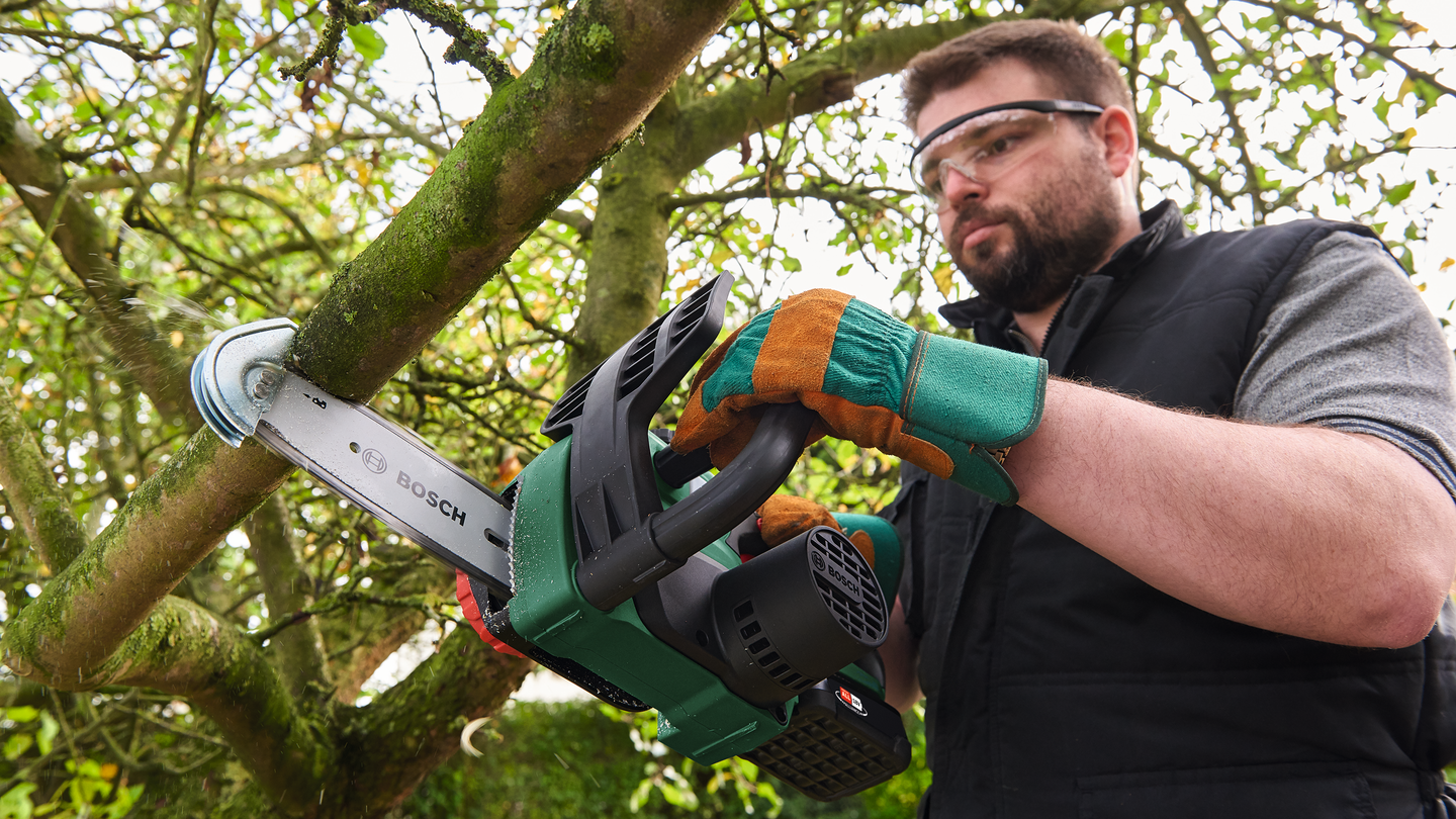 Akkuketjusaha Bosch Universal chain 18 2,5Ah