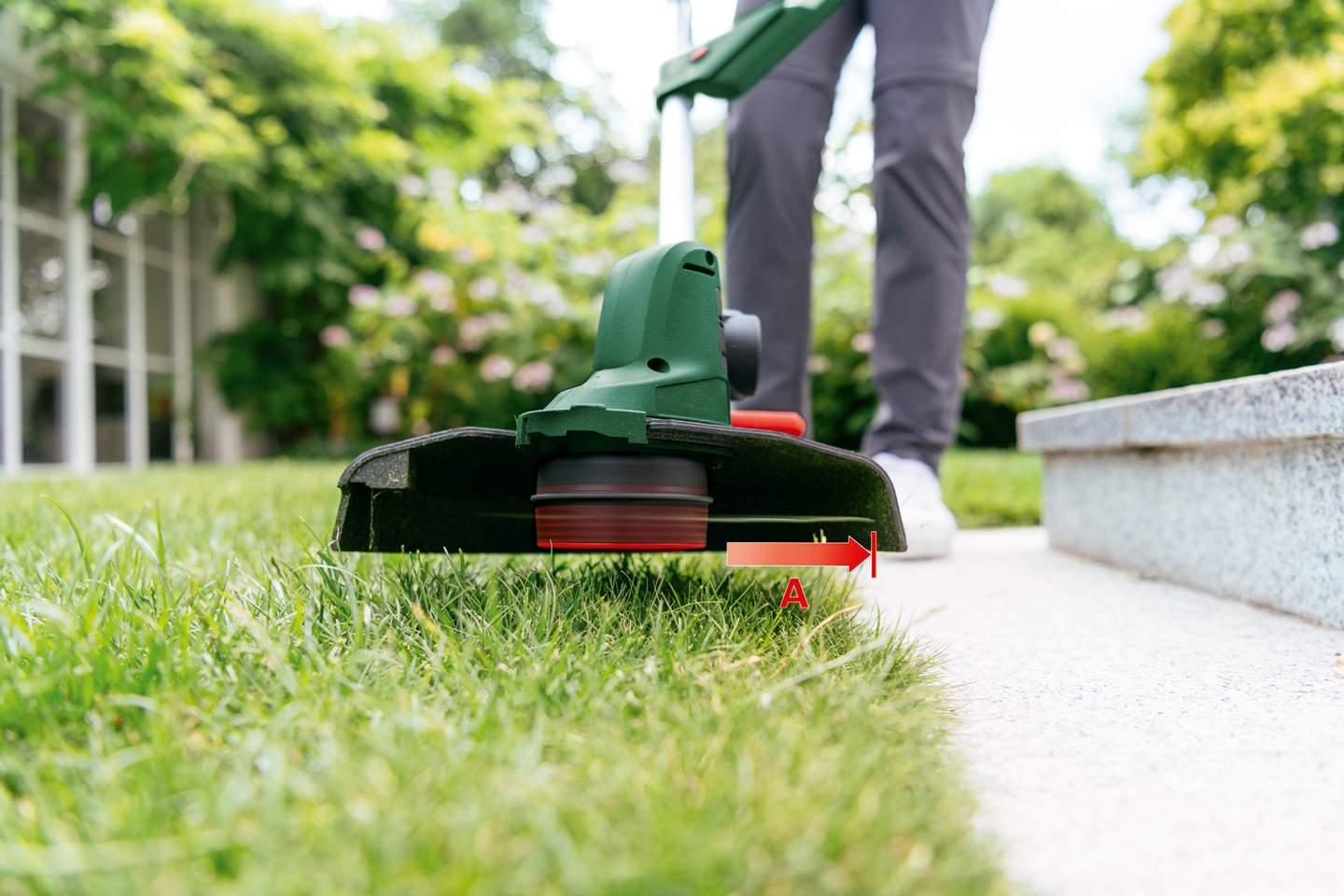 Akkutrimmeri Bosch UniversalGrassCut 18V-260 1x2,0Ah