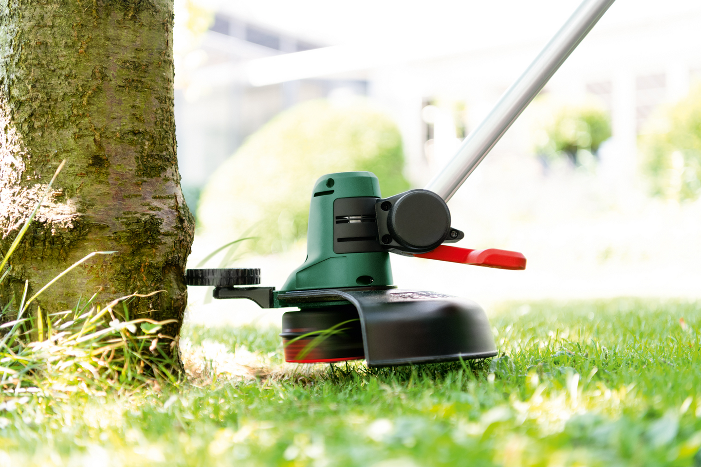 Akkutrimmeri Bosch UniversalGrassCut 18V-260 1x2,0Ah