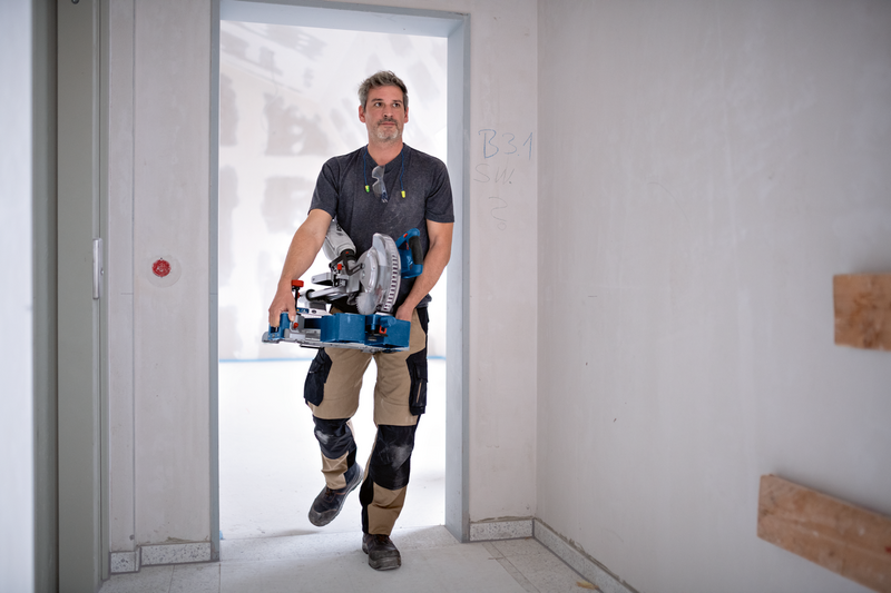 KAP-/GERINGSSÅG BOSCH GCM 18V-216 D SOLO