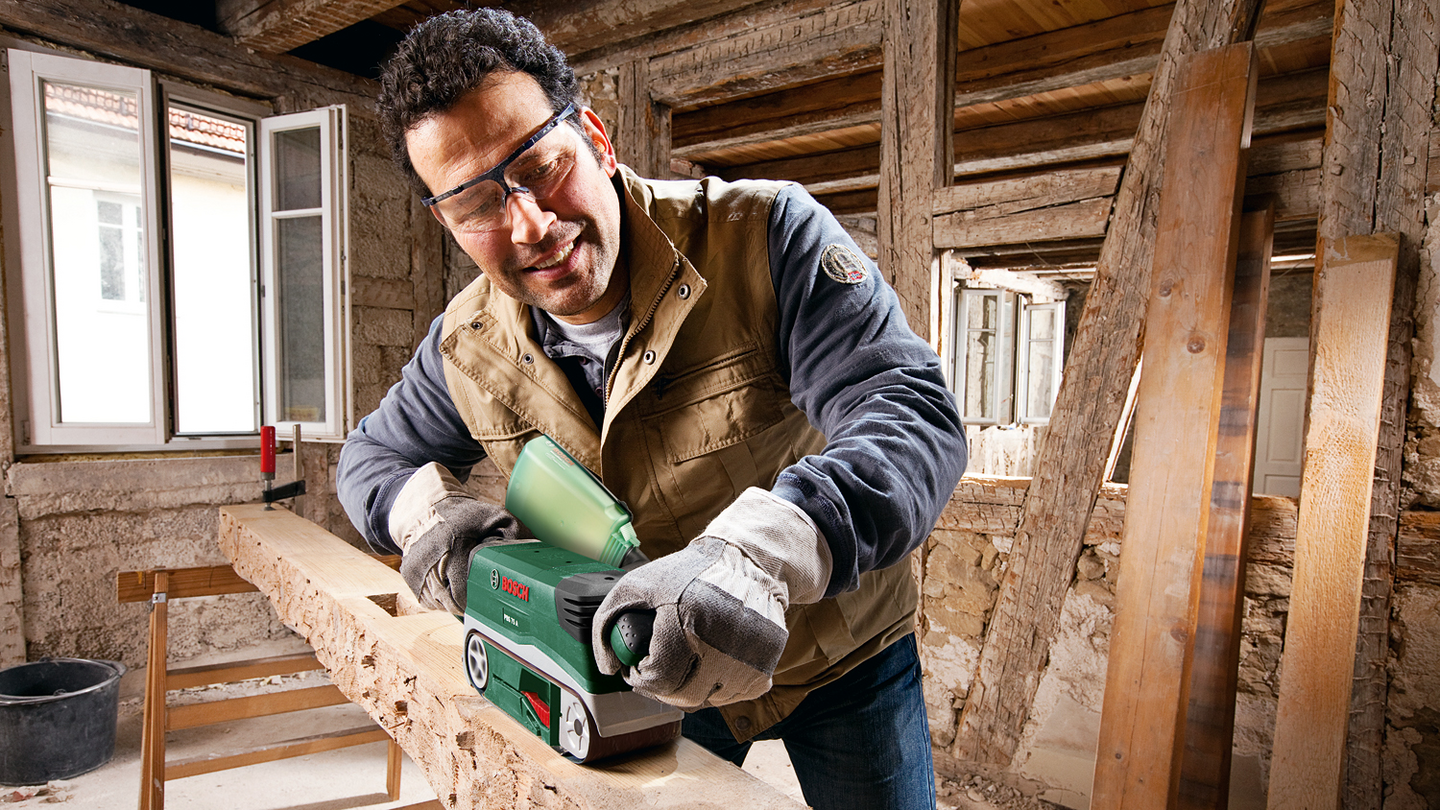 Bandslipar; PBS 75 A; Märkeffekt: 710 W; Bandhastighet: 350 m/min; Slipyta: 76 x 165 mm