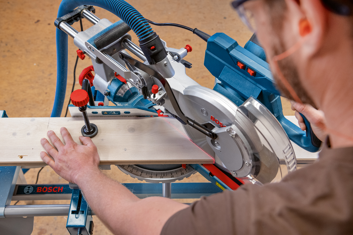 KAP-/GERINGSSÅG BOSCH GCM 305-254 D