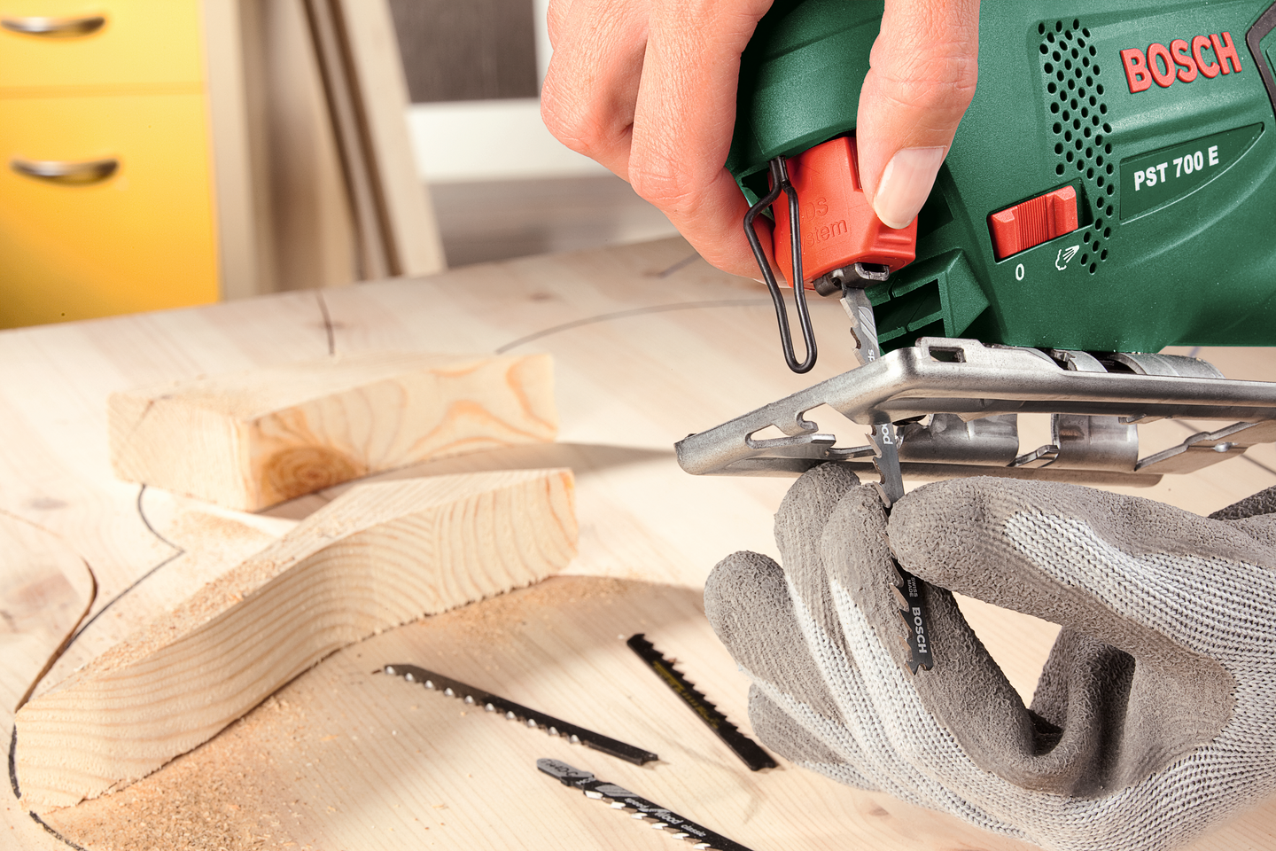 STICKSÅG BOSCH PST700E CT
