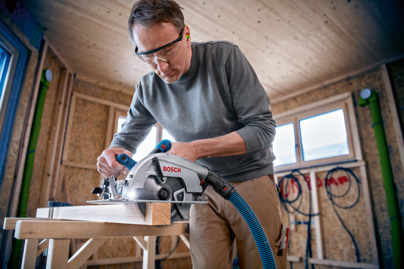 Akkukäsipyörösaha Bosch GKS 18V-70 L Solo L-BOXX