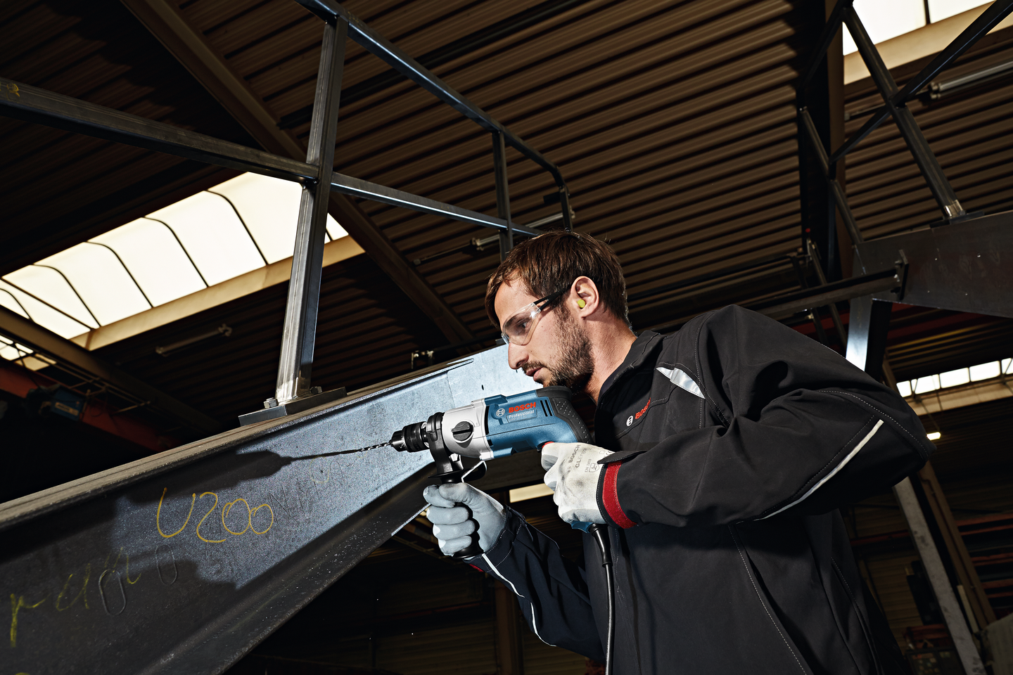 Porakone Bosch GBM 13-2 re precision-istukka