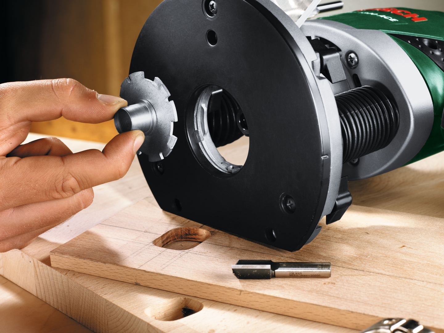 HANDÖVERFRÄS BOSCH POF1400ACE