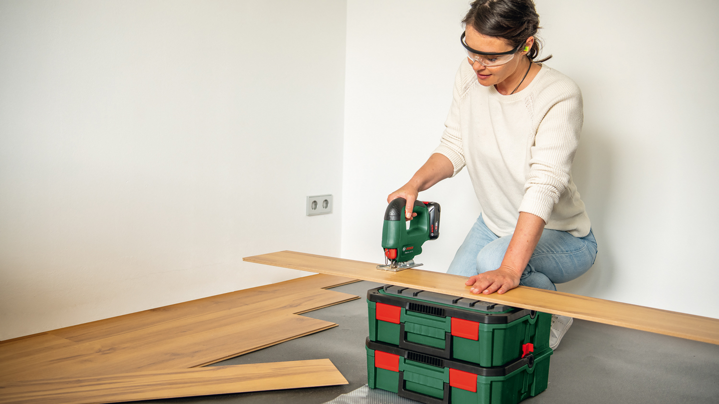 STICKSÅG BOSCH EASYSAW 18V-70 SOLO