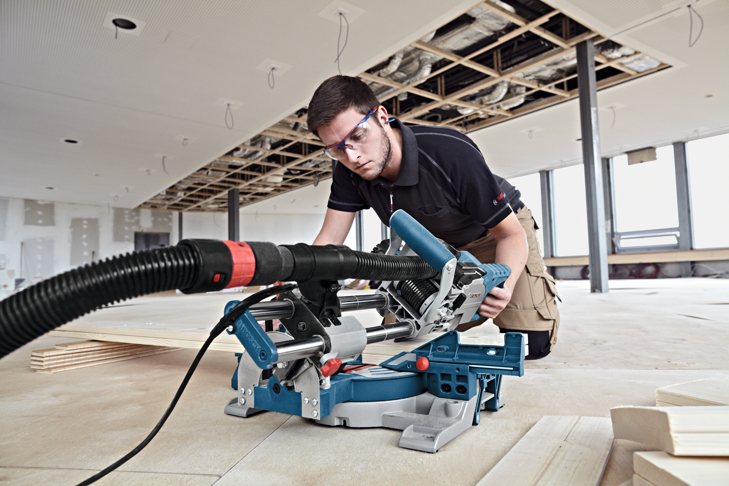 KAP-/GERINGSSÅG BOSCH GCM 8 SJL UTDRAGBAR