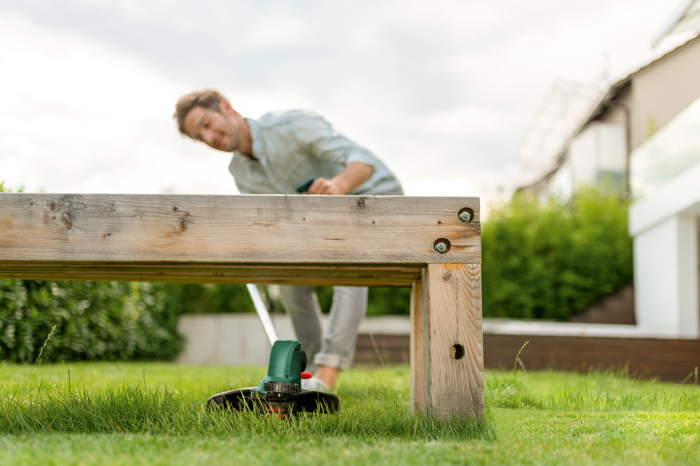 Akkutrimmeri Bosch UniversalGrassCut 18V-260 2x2,0Ah