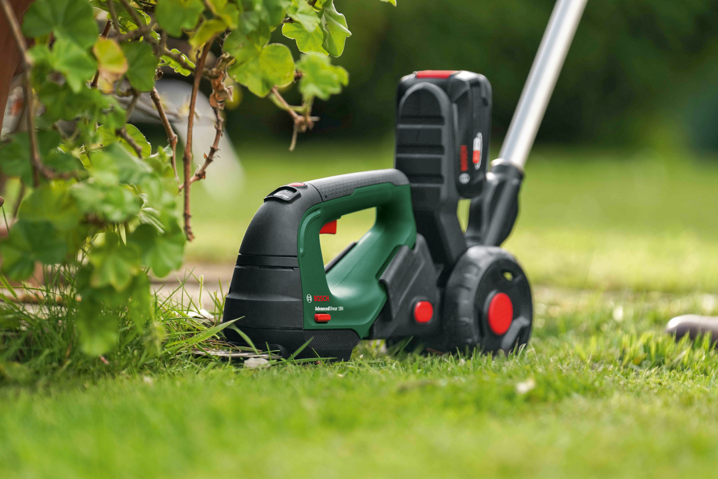 Teleskooppivarsi Bosch AdvancedShear 18V-10 -akkuruohosaksille