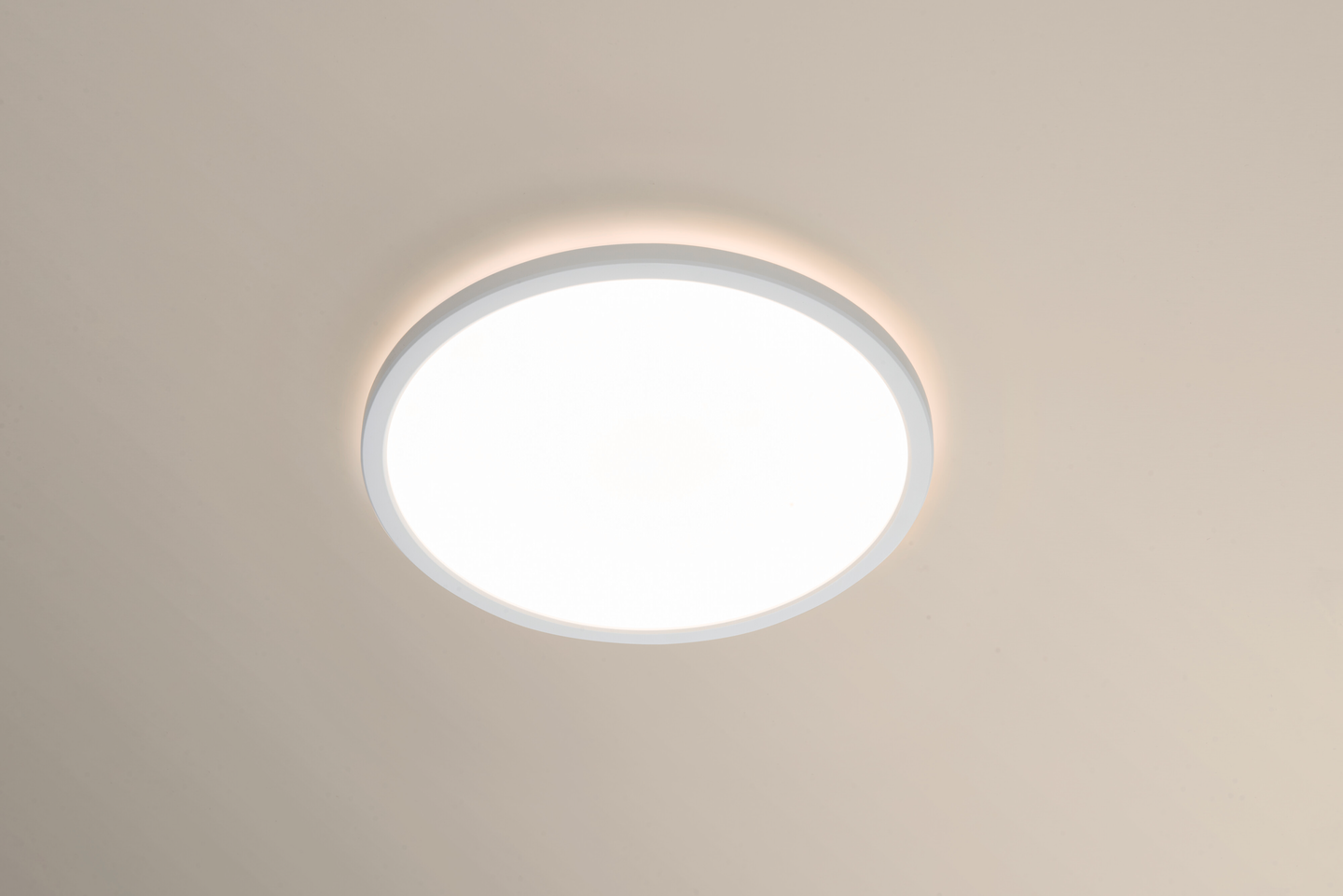 Plafondi AIRAM Alos 240 15W/940 step himmennettävä valkoinen