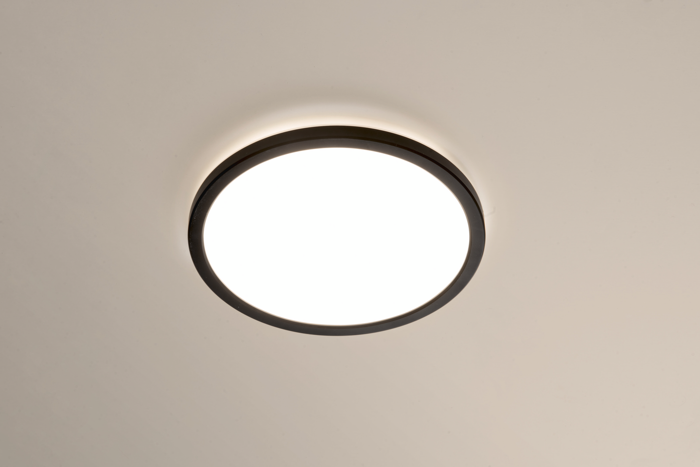 Plafondi AIRAM Alos 240 15W/940 step himmennettävä musta